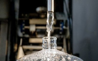 Una peligrosa moda de tomar agua cruda aparece en Silicon Valley