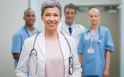 Las mujeres sobreviven más a un ataque cardíaco si las tratan doctoras