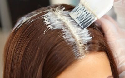 Tintes para cabello contienen químicos que podrían ser cancerígenos : Su Médico